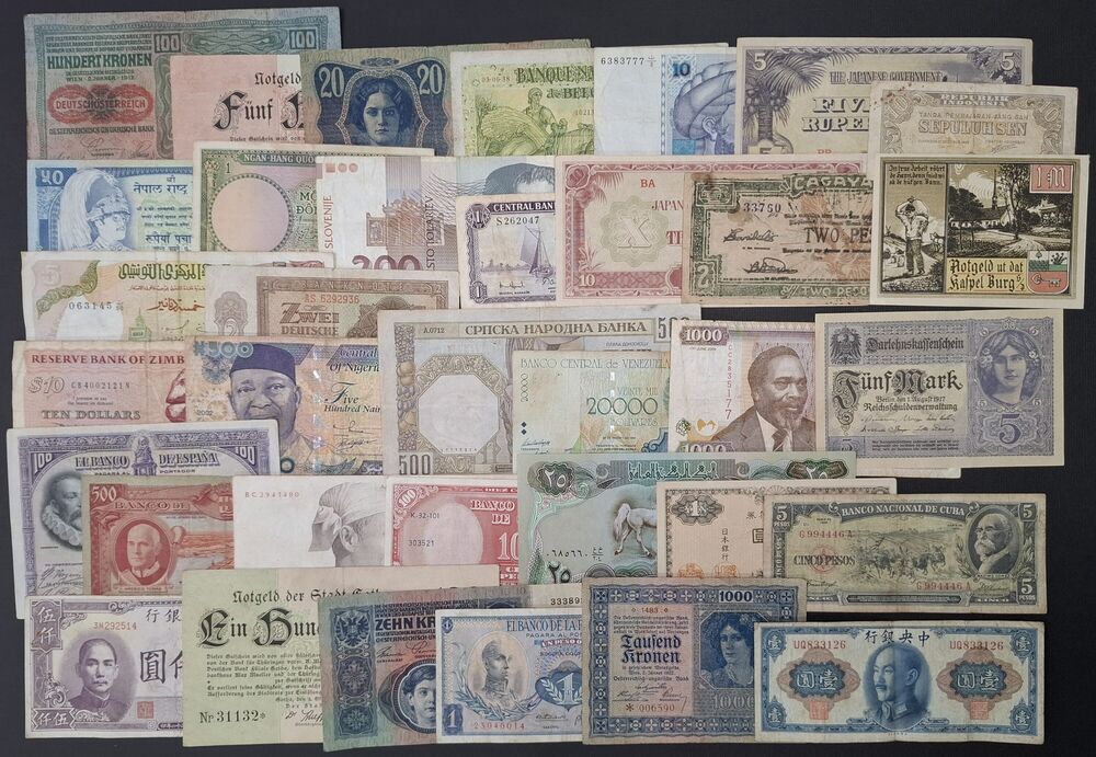  Mixed lot of 35 world banknotes, in circulated grades (1)