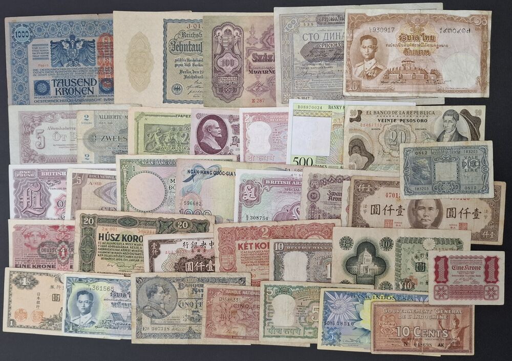   Mixed lot of 35 world banknotes, in circulated grades (4)