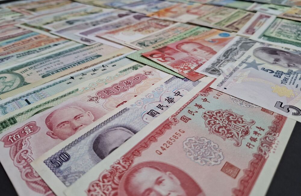  Asia - Group of 88 notes - Circulated grades