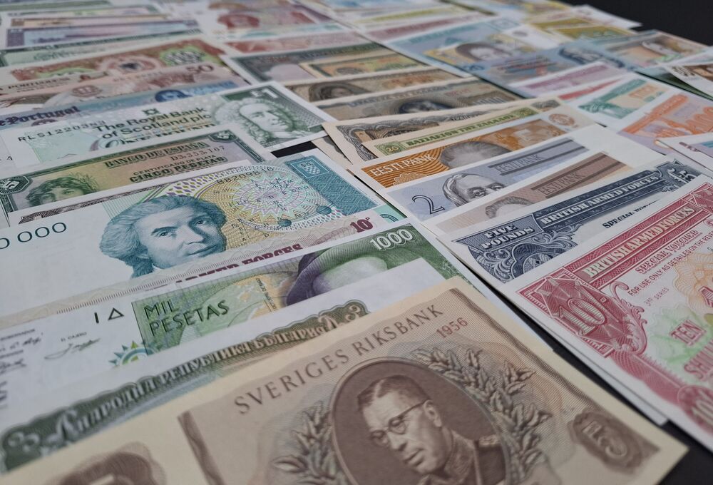  Europe - Group of 89 notes - AU/UNC